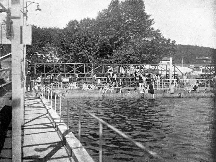 La_piscine_du_T.O.E.C._en_1926