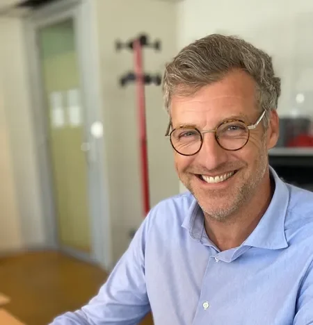 62b325c974374_xavier 2 e1760695938648